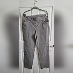 Fabulously Slimming Josie Pants with Pockets-Chicos Size 2.5 Regular